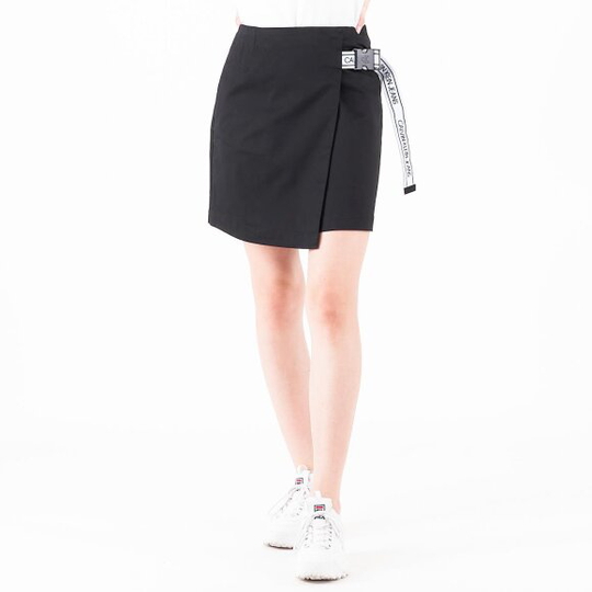 Buckle logo strap skirt