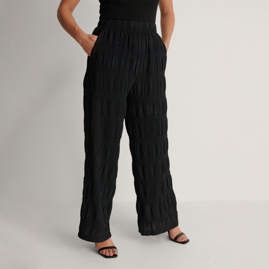 Light pleated pants