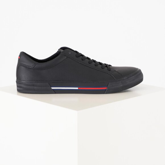 Essential leather sneaker