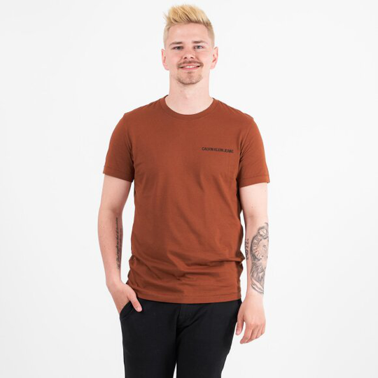CHEST LOGO TEE