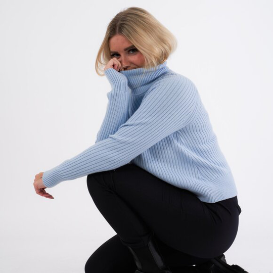 Monogram rollneck