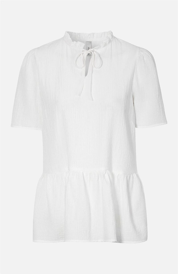 Letkrøllet bluse med flæse Oda